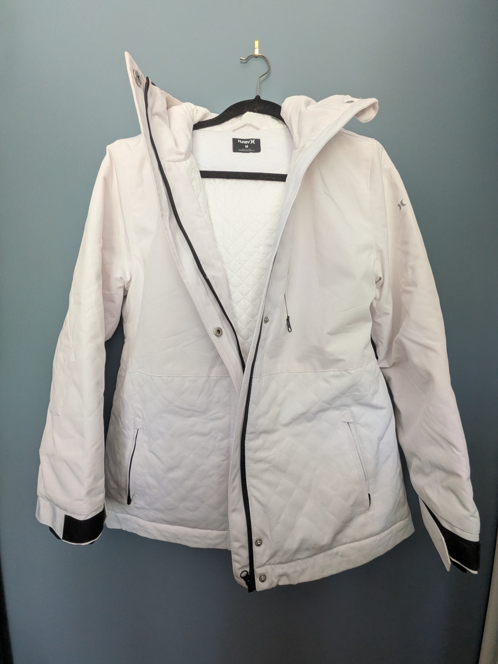 Hurley White & Black Ski Jacket | Insulated Winter Snow Coat | Women’s Outerwear
